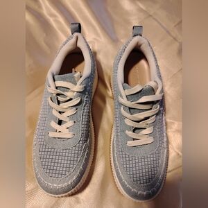 ✨🤍✨ Silent D Sneakers
